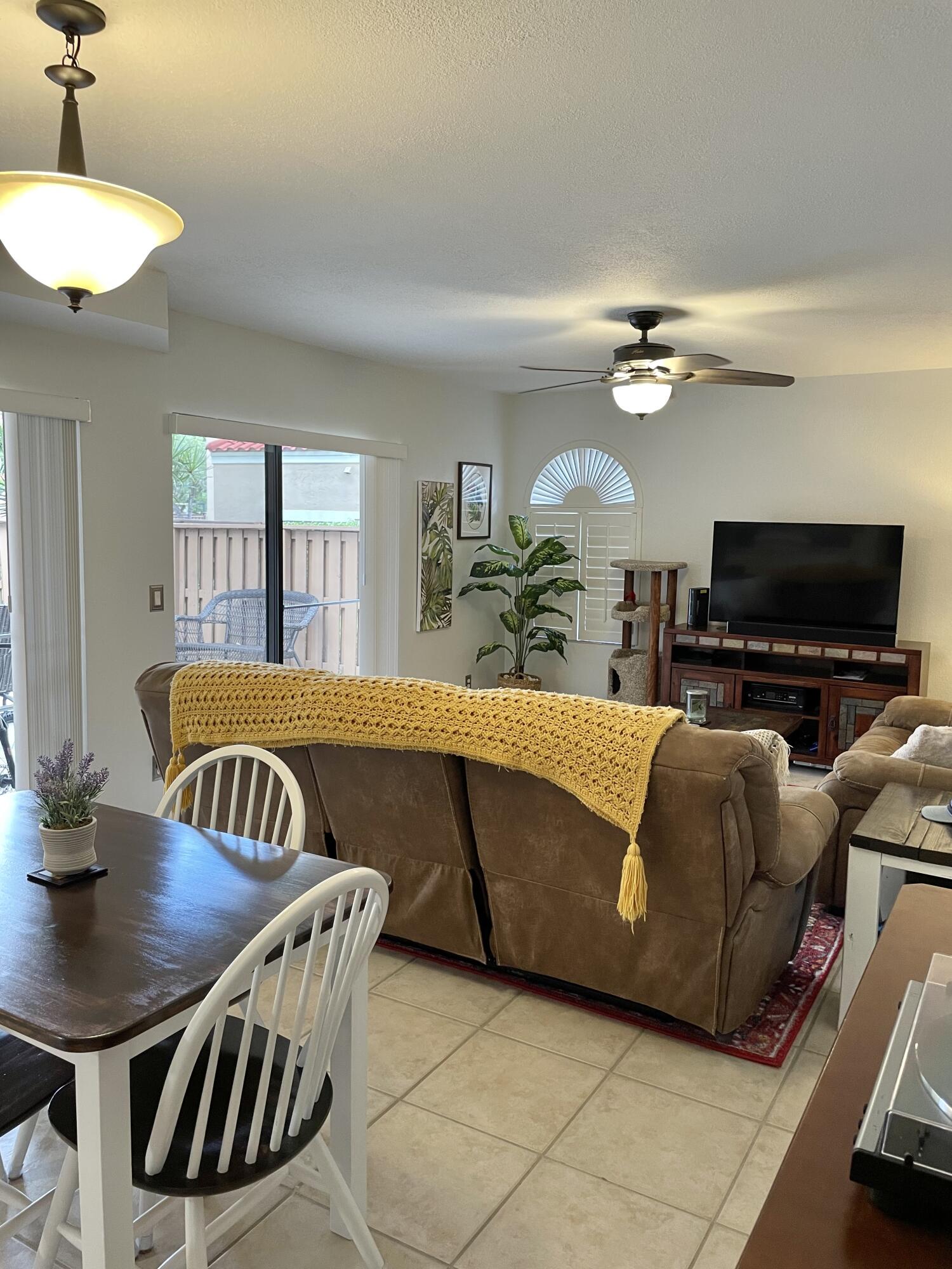 8171 Thames Boulevard, Unit B Boca Raton, FL 33433 - Photo 6 of 49 Dining-Living