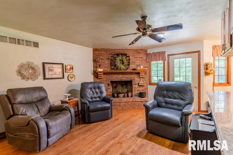 8801 West Pfeiffer Road Mapleton, IL 61547 - Photo 9 of 31