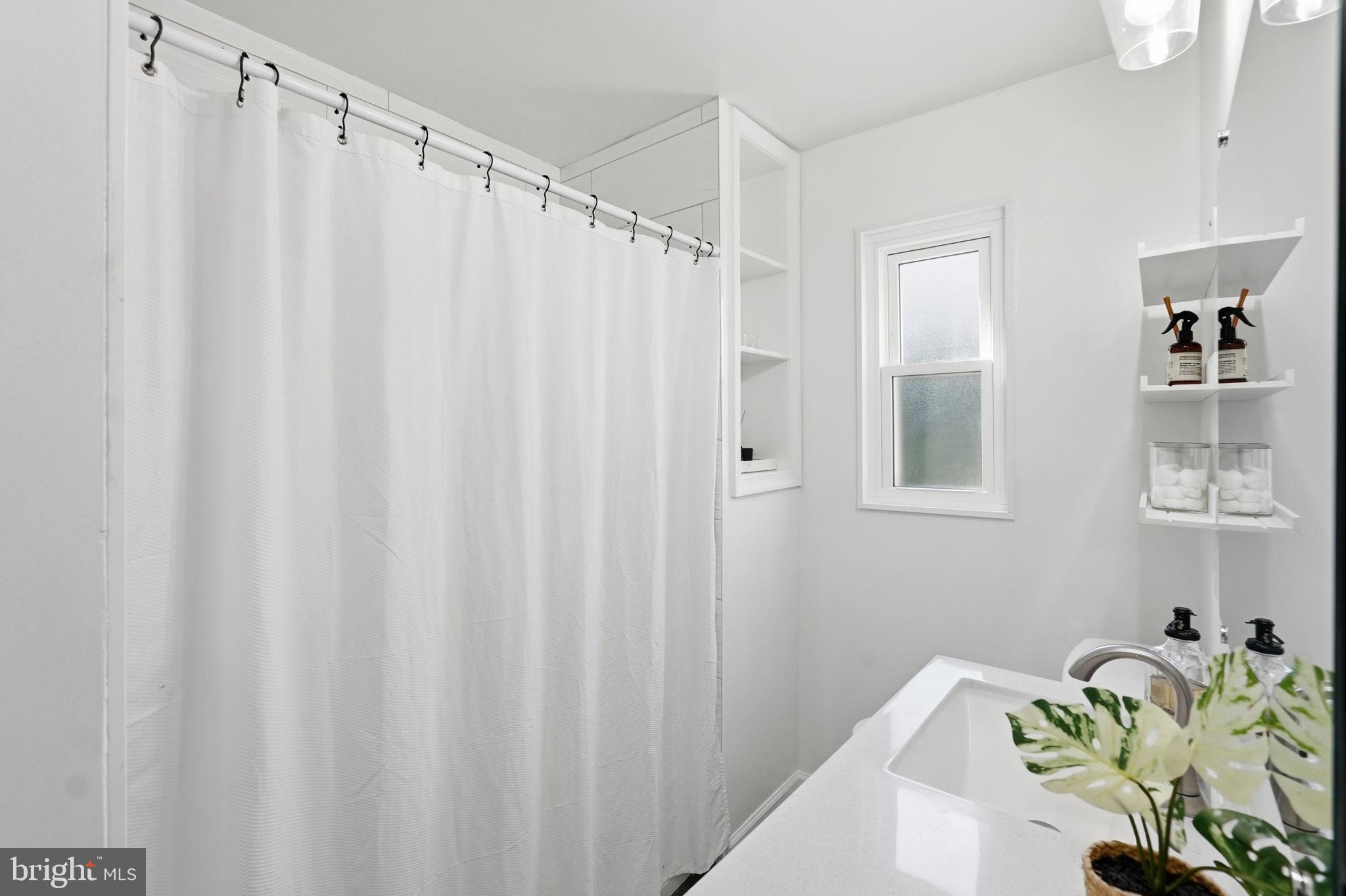 7500 Murillo Street Springfield, VA 22151 - Photo 13 of 44 Hallway Bathroom