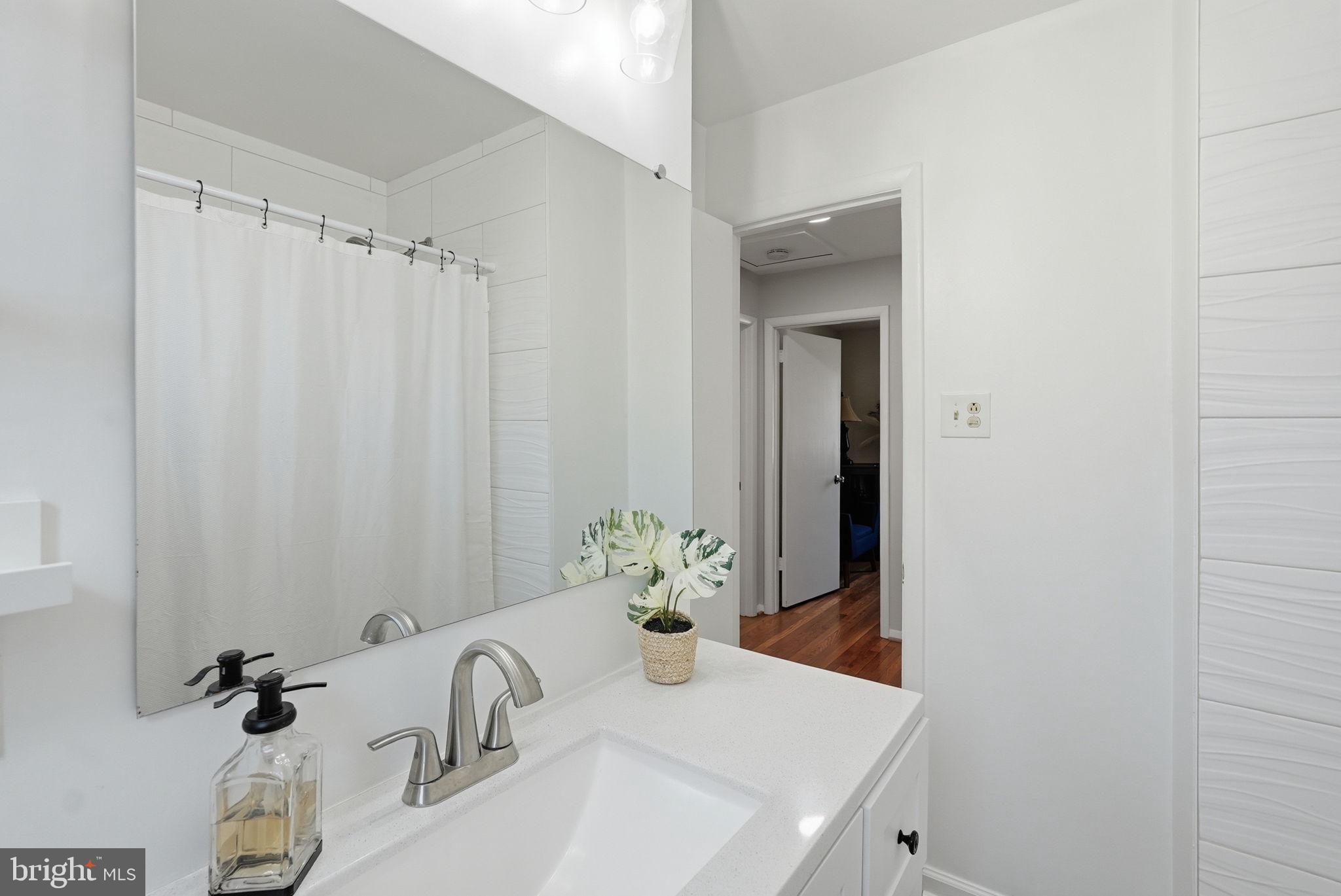 7500 Murillo Street Springfield, VA 22151 - Photo 14 of 44 Hallway Bathroom