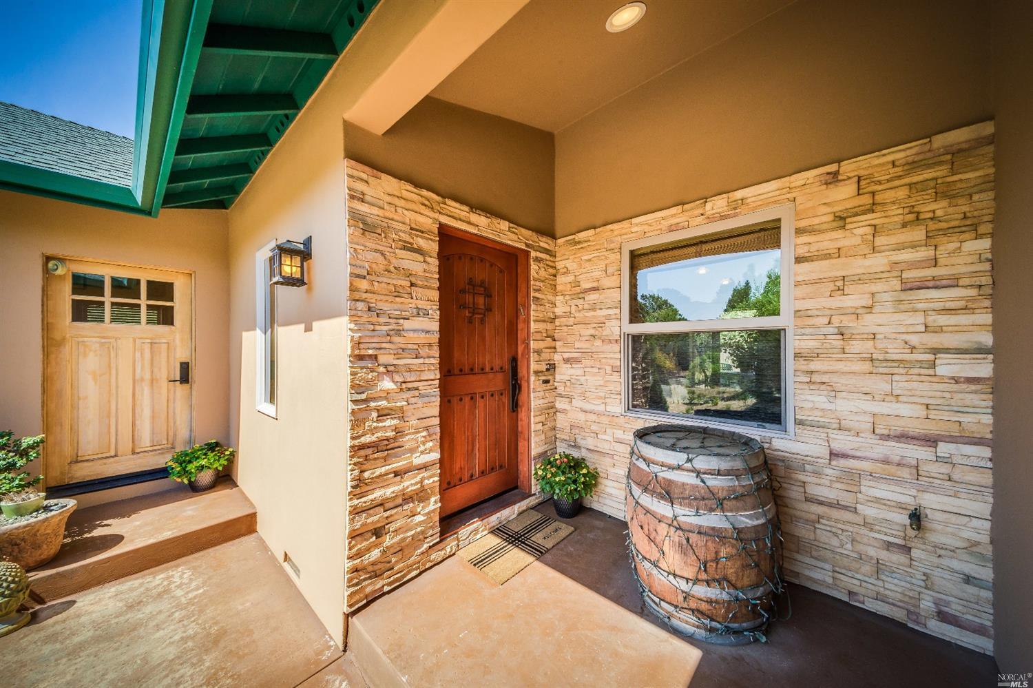 163 Sierra Place, Sonoma, CA 95476 Compass