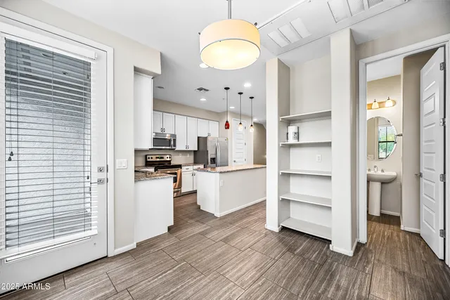 $2,695 | 2090 South Dorsey Lane, Unit 1004, Tempe, AZ 85282