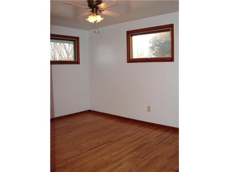 127 Parkview Road Pittsburgh, PA 15237 - Photo 16 of 25 Master Bedroom. Master Bedroom