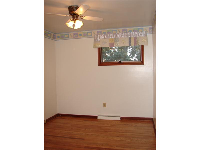 127 Parkview Road Pittsburgh, PA 15237 - Photo 21 of 25 Bedroom. Bedroom 3