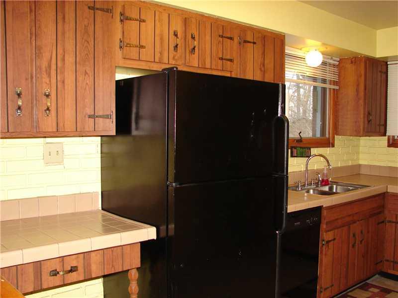 127 Parkview Road Pittsburgh, PA 15237 - Photo 8 of 25 Kitchen. You will enjoy a fully equipped large eat in kitchen!