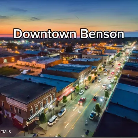 a sign that is on the wall of a building