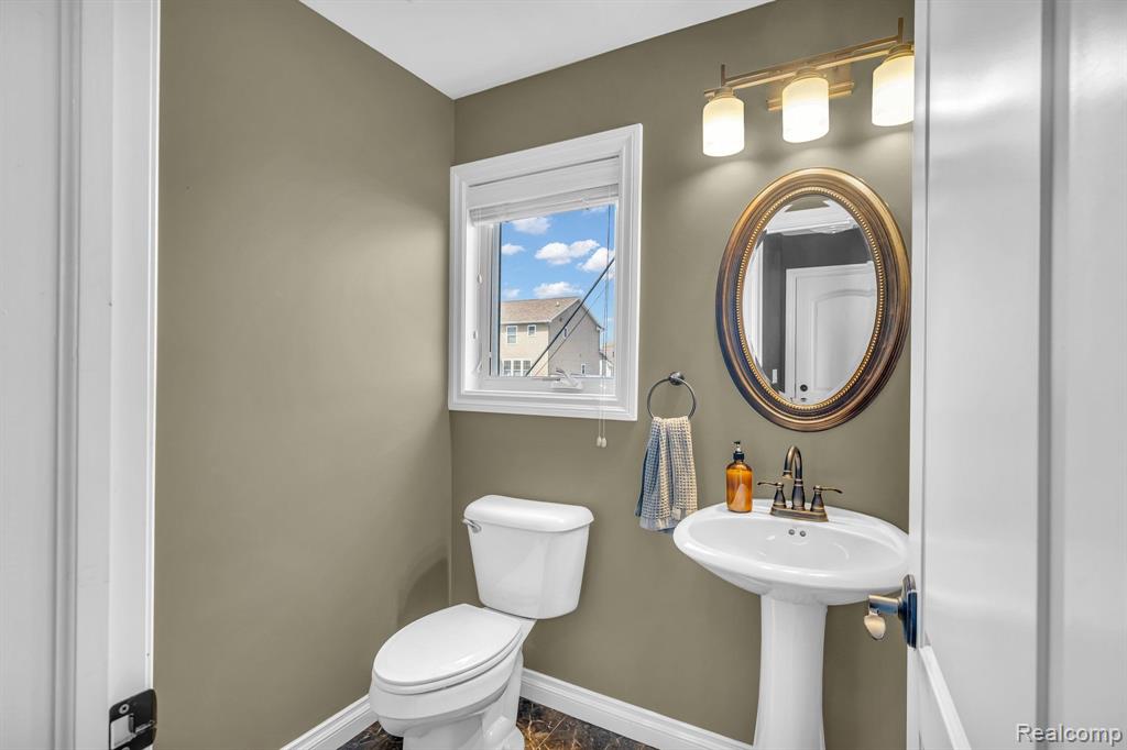 5274 Stillwater Road Bay City, MI 48706 - Photo 10 of 25 Gallery Image 10