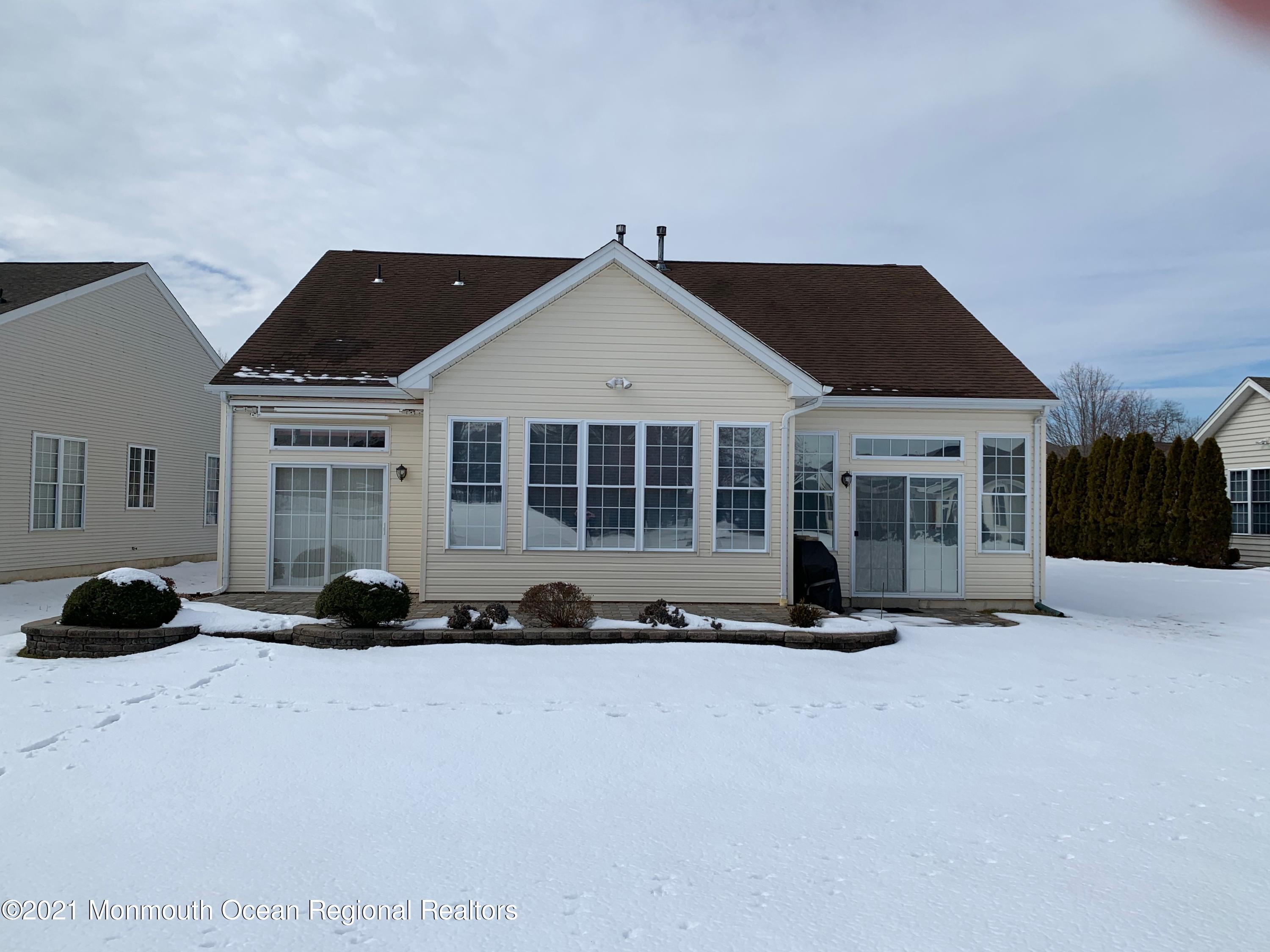 47 Shoal Road Jackson, NJ 08527 - Photo 4 of 56 a front view of a house with a yard