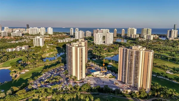 $4,750 | 20347 West Country Club Drive, Unit TH15, Aventura, FL 33180