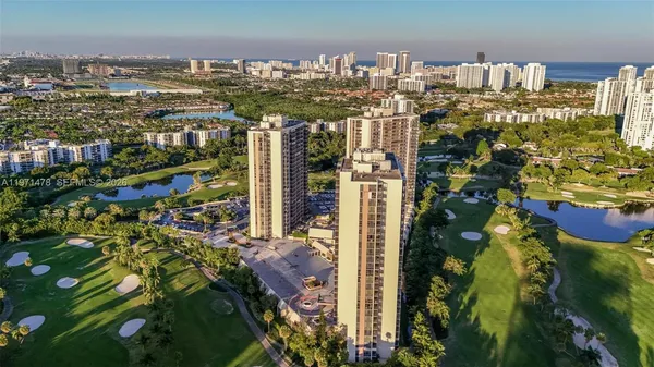 $4,750 | 20347 West Country Club Drive, Unit TH15, Aventura, FL 33180