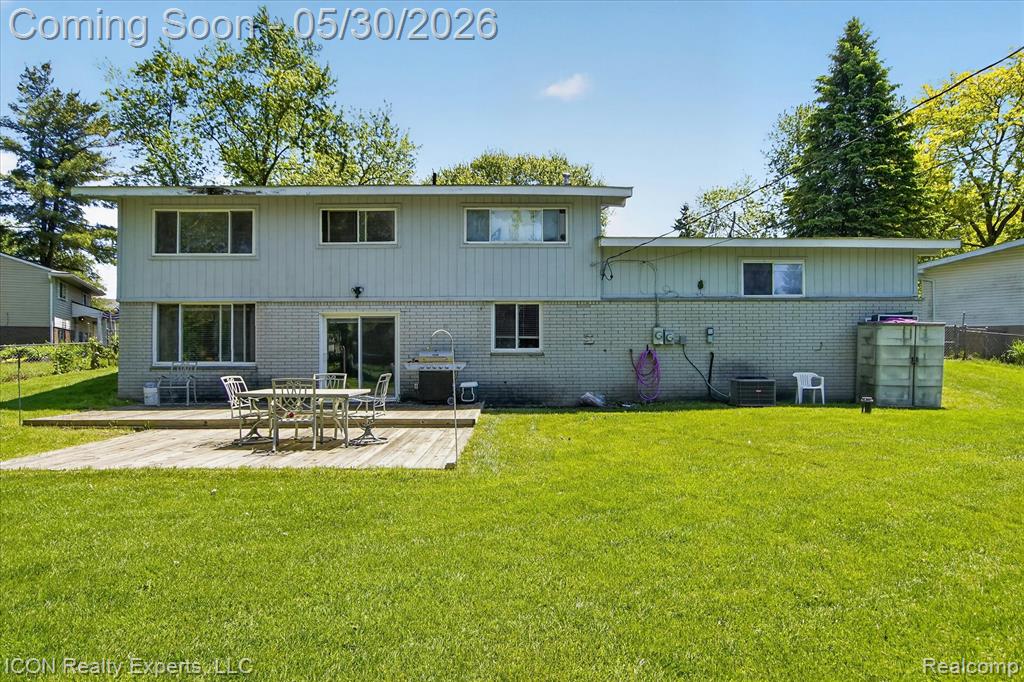 1869 Middle Trail Road Walled Lake, MI 48390 - Photo 42 of 46