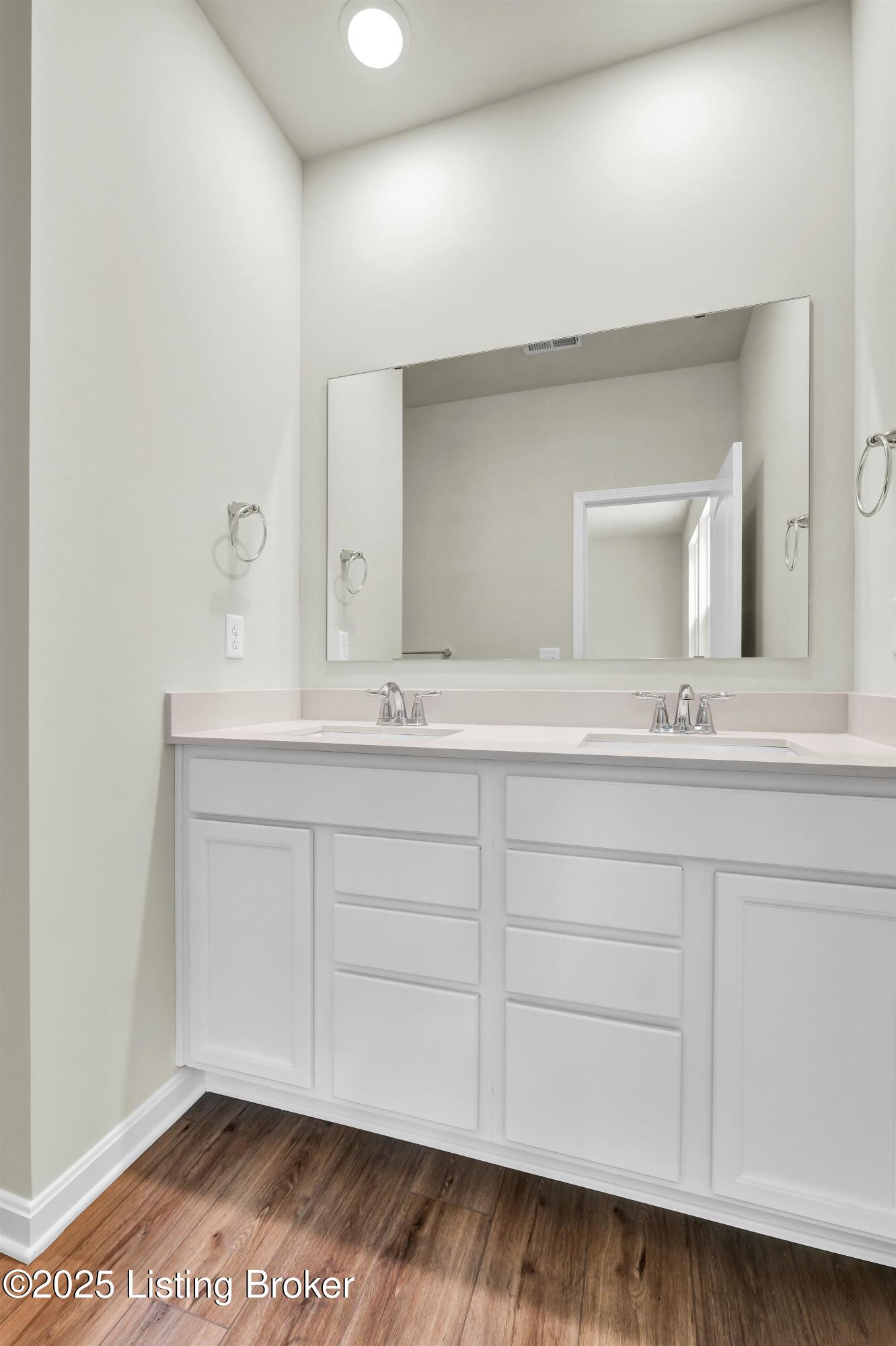 8312 Fairmount Road Louisville, KY 40291 - Photo 22 of 33 Comfort Height Cabinets-Primary