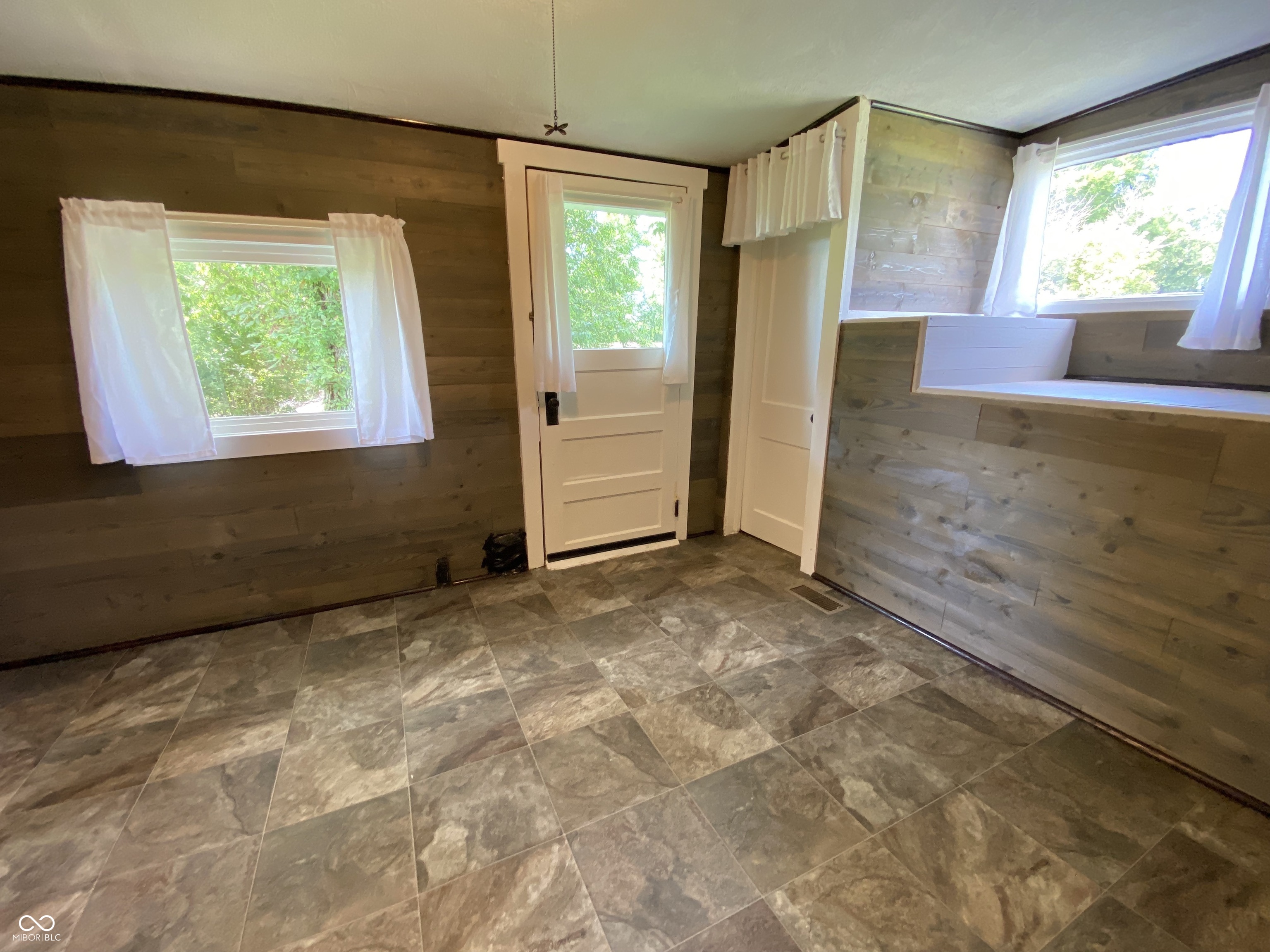 122 17th Street Bedford, IN 47421 - Photo 5 of 30