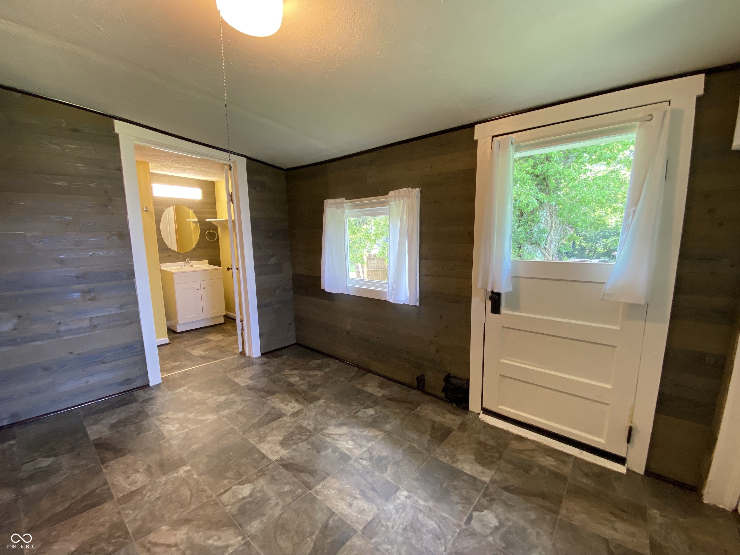 122 17th Street Bedford, IN 47421 - Photo 6 of 30