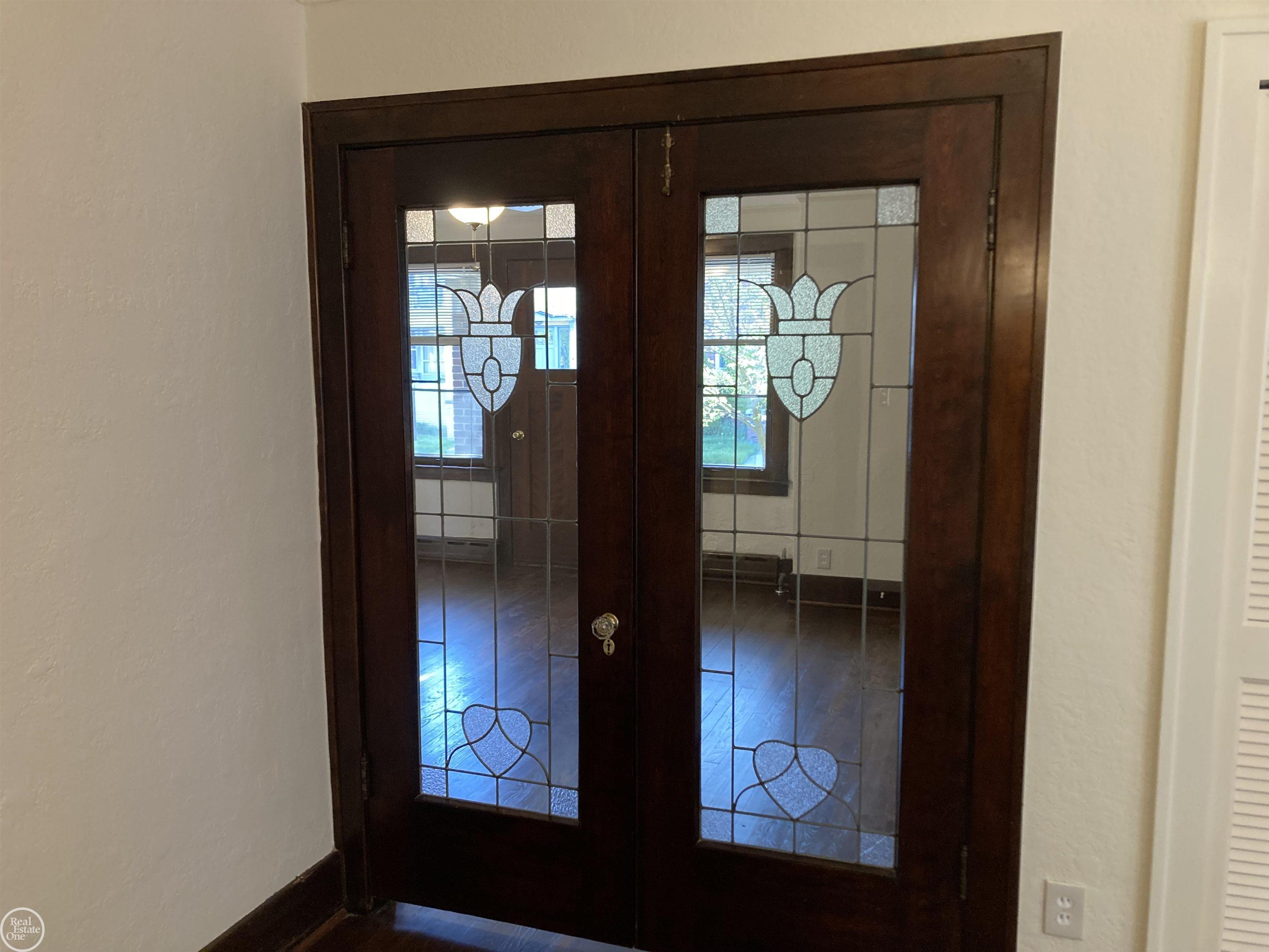 919 Nottingham Road Grosse Pointe, MI 48230 - Photo 6 of 17 50111706-5.JPG