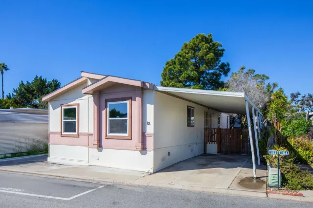 a view of a house with backyard and deck