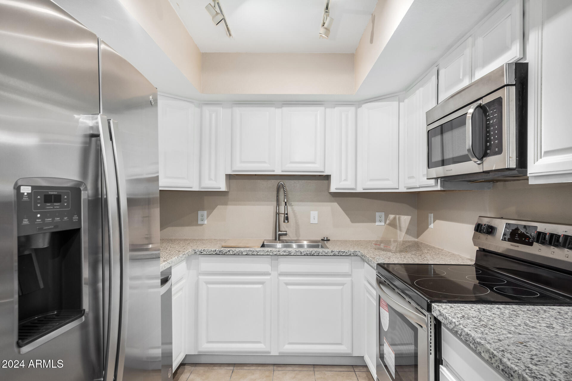 1340 North Recker Road, Unit 256 Mesa, AZ 85205 - Photo 7 of 25 kitchen