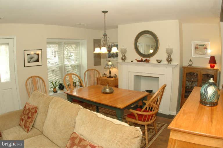 924 Riversedge Circle Annapolis, MD 21401 - Photo 10 of 22 Dining Room