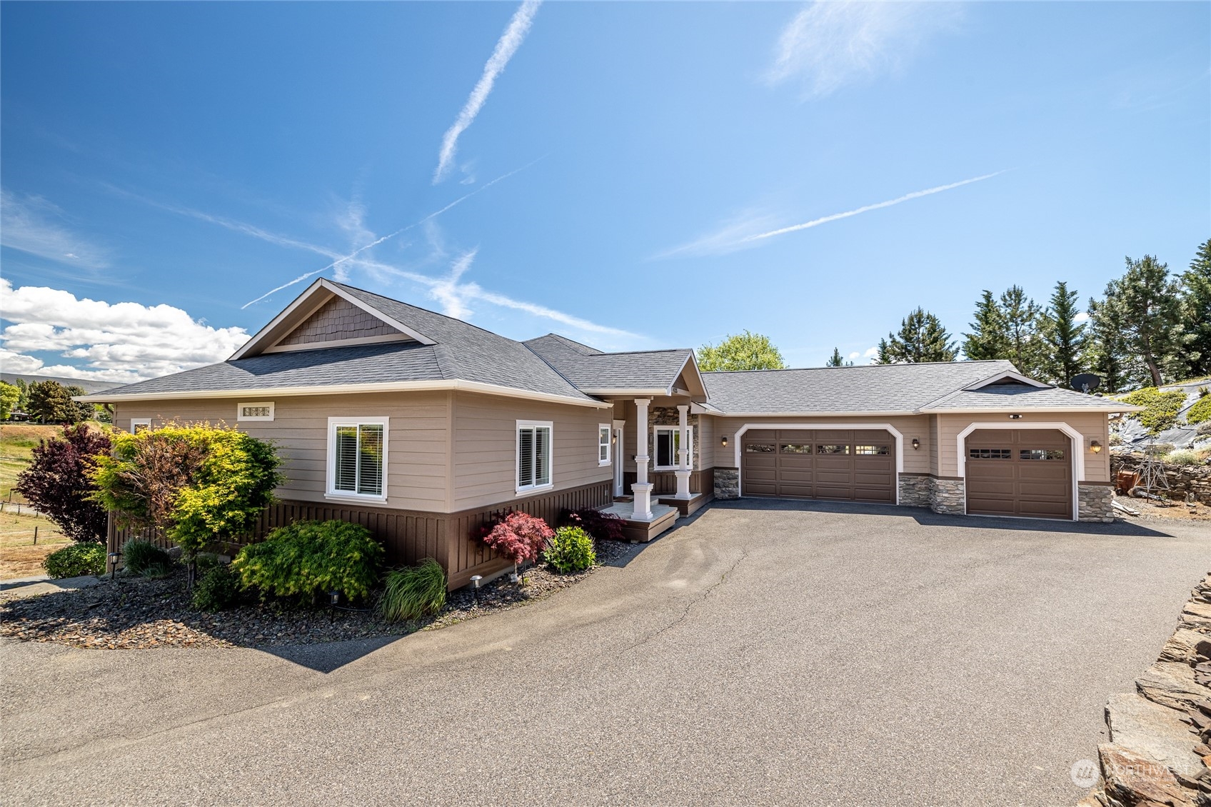 4135 Crestview Road Wenatchee, WA 98801 - Photo 1 of 39 Gallery Image 1
