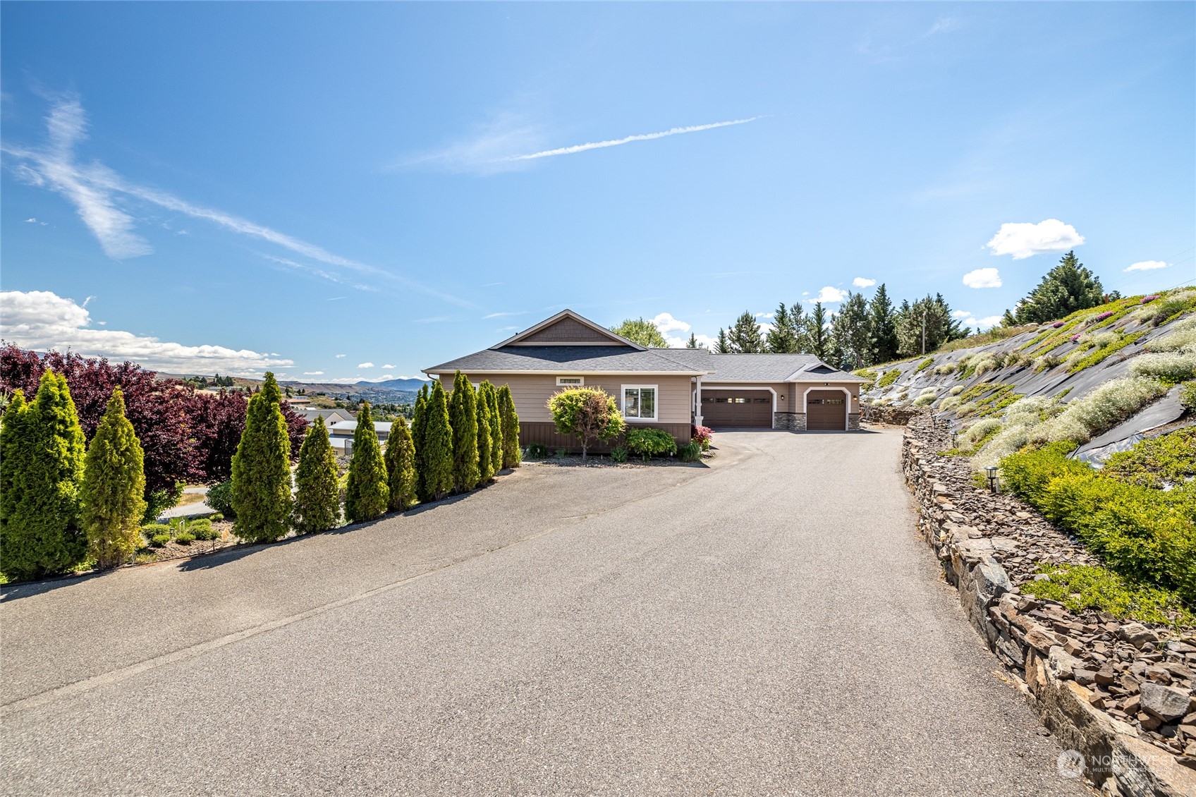 4135 Crestview Road Wenatchee, WA 98801 - Photo 3 of 39 Gallery Image 3