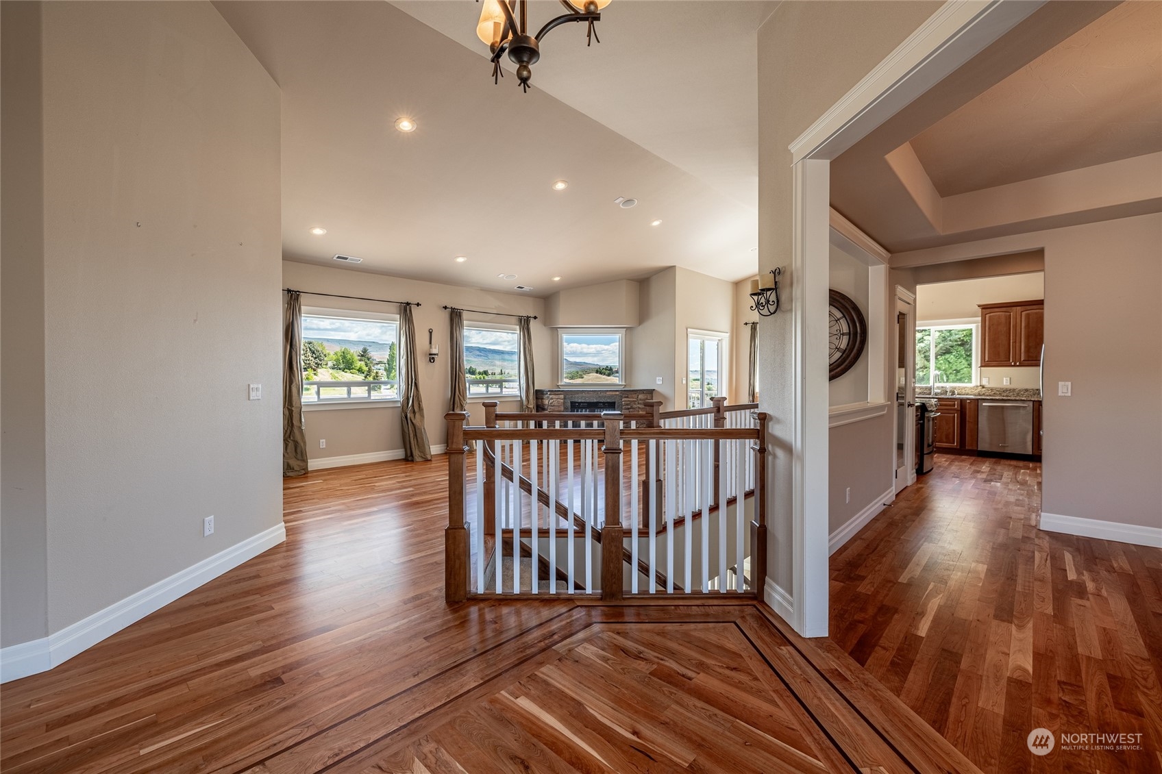 4135 Crestview Road Wenatchee, WA 98801 - Photo 4 of 39 Gallery Image 4