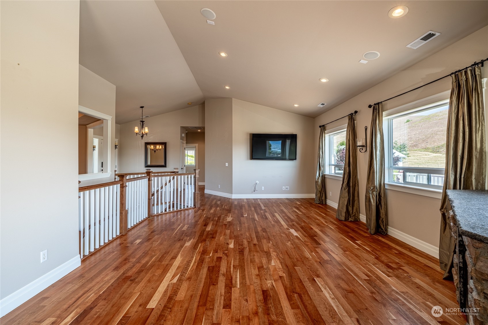 4135 Crestview Road Wenatchee, WA 98801 - Photo 6 of 39 Gallery Image 6