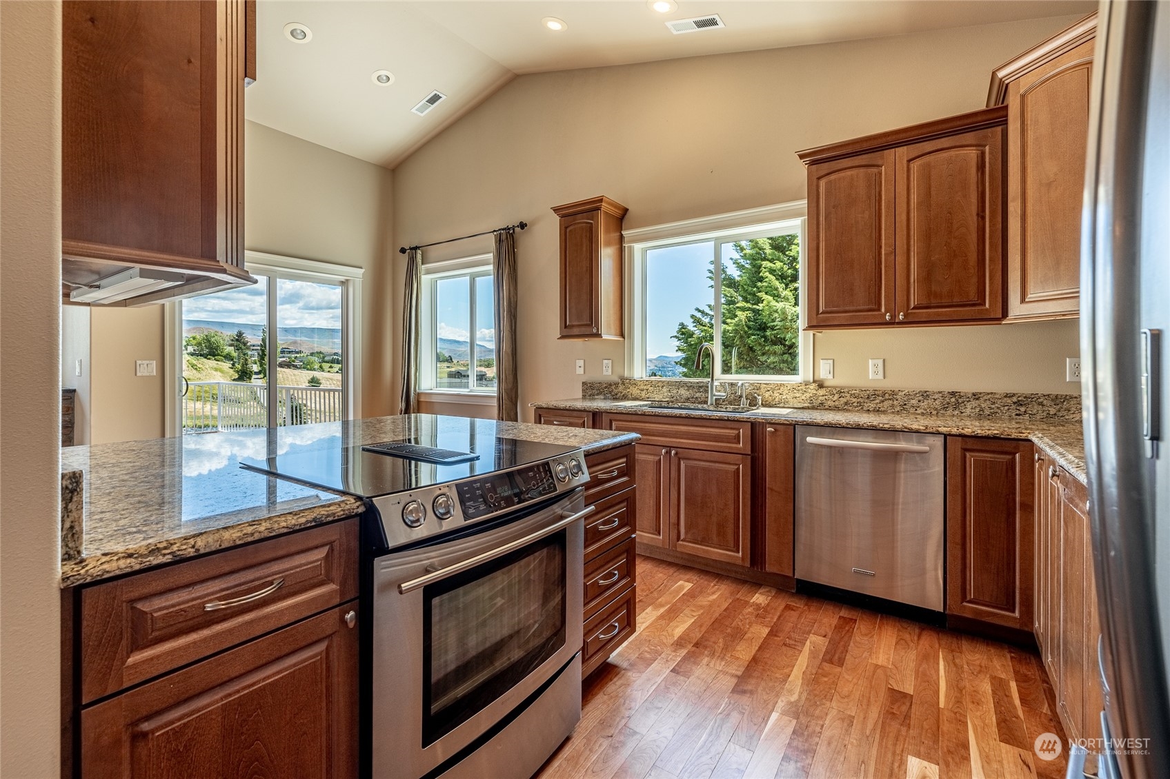 4135 Crestview Road Wenatchee, WA 98801 - Photo 8 of 39 Gallery Image 8