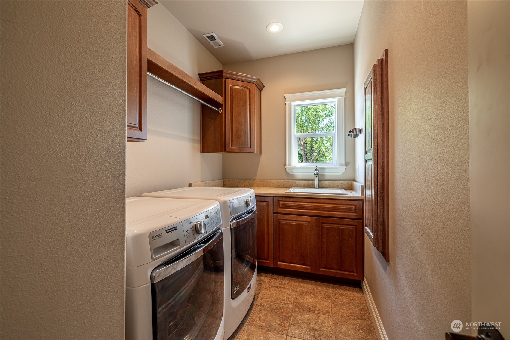 4135 Crestview Road Wenatchee, WA 98801 - Photo 10 of 39 Gallery Image 10