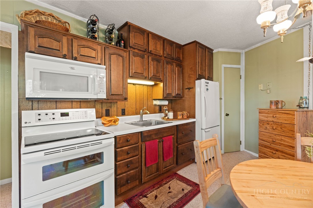 105 Hornbeam Road, Unit B4 Beech Mountain, NC 28604 - Photo 8 of 20