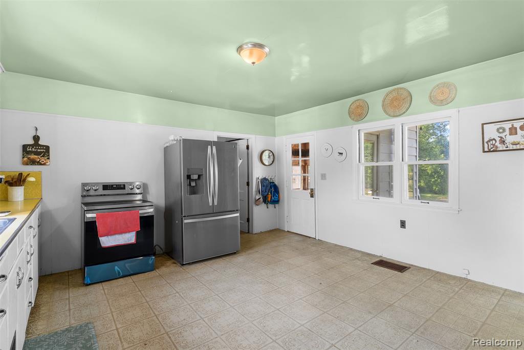9131 North Genesee Road Mount Morris, MI 48458 - Photo 15 of 40