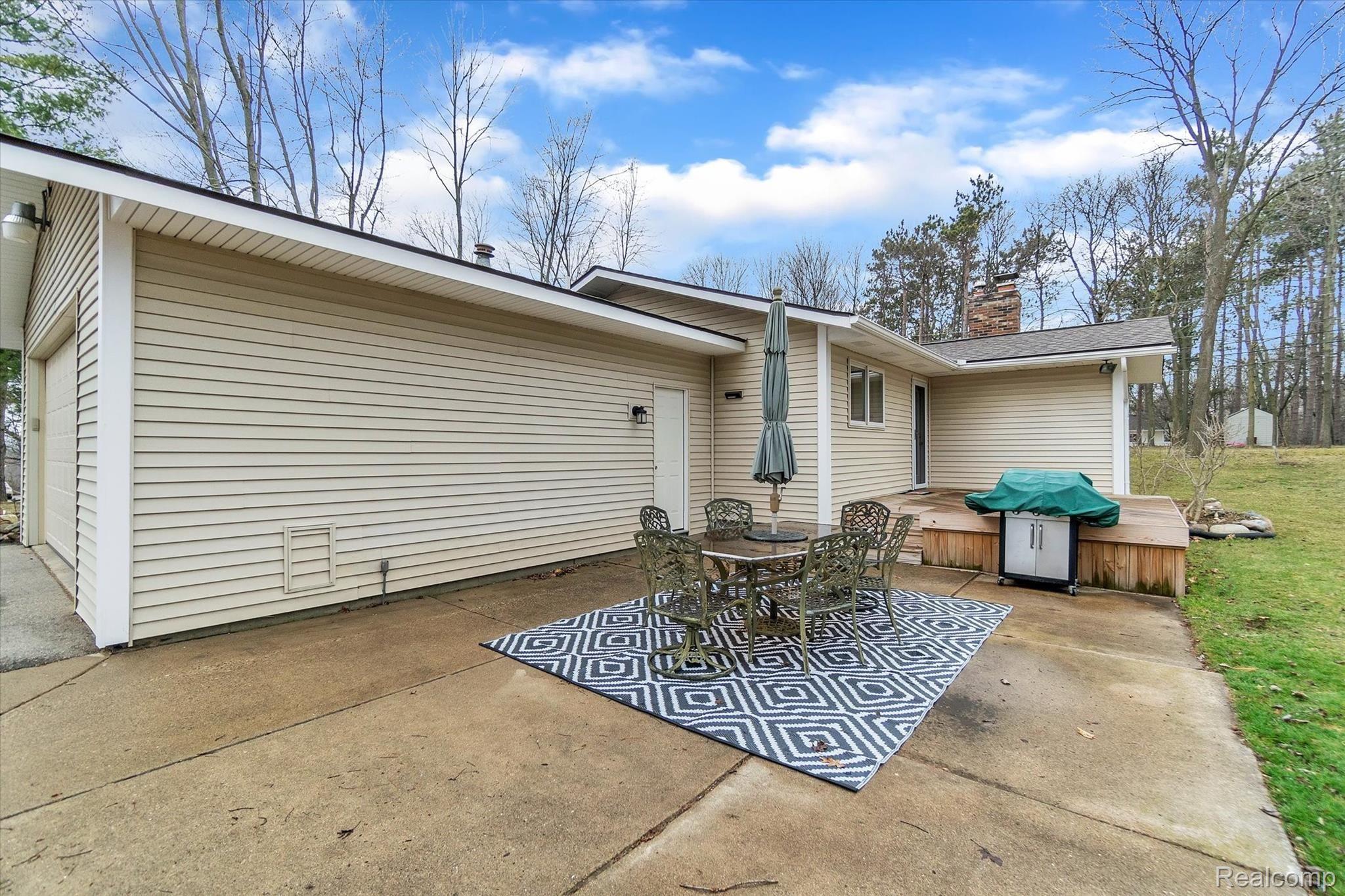 680 Murray Hill Road Highland, MI 48357 - Photo 39 of 45 back patio