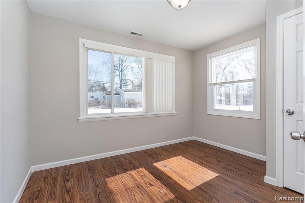 5345 Inkster Road Dearborn Heights, MI 48125 - Photo 15 of 20