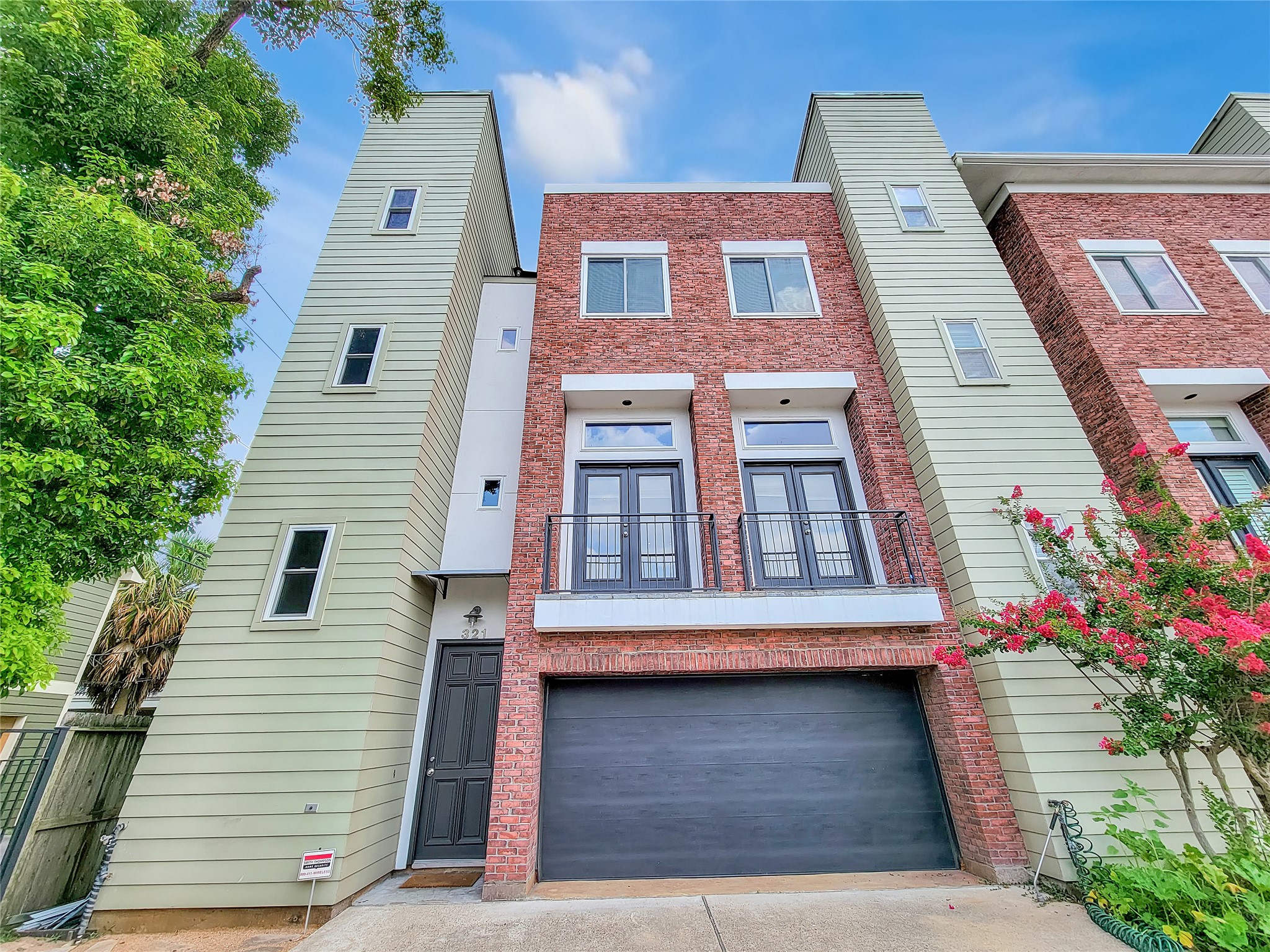 321 East 20th Street Houston, TX 77008 - Photo 13 of 36 Within walking distance of several restaurants and the 19th St. Shops.