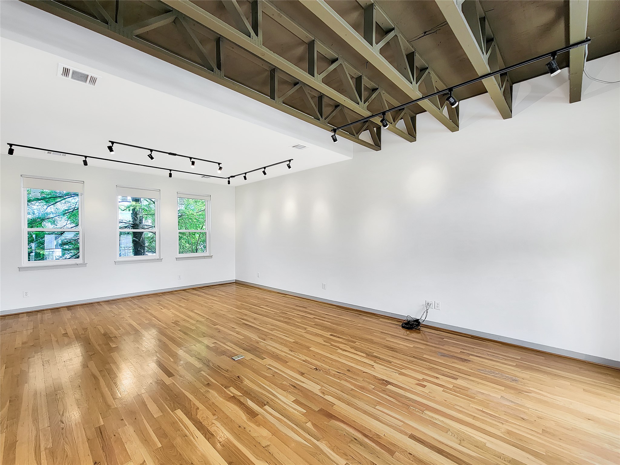 321 East 20th Street Houston, TX 77008 - Photo 20 of 36 The 2nd floor open concept space can be configured numerous ways.