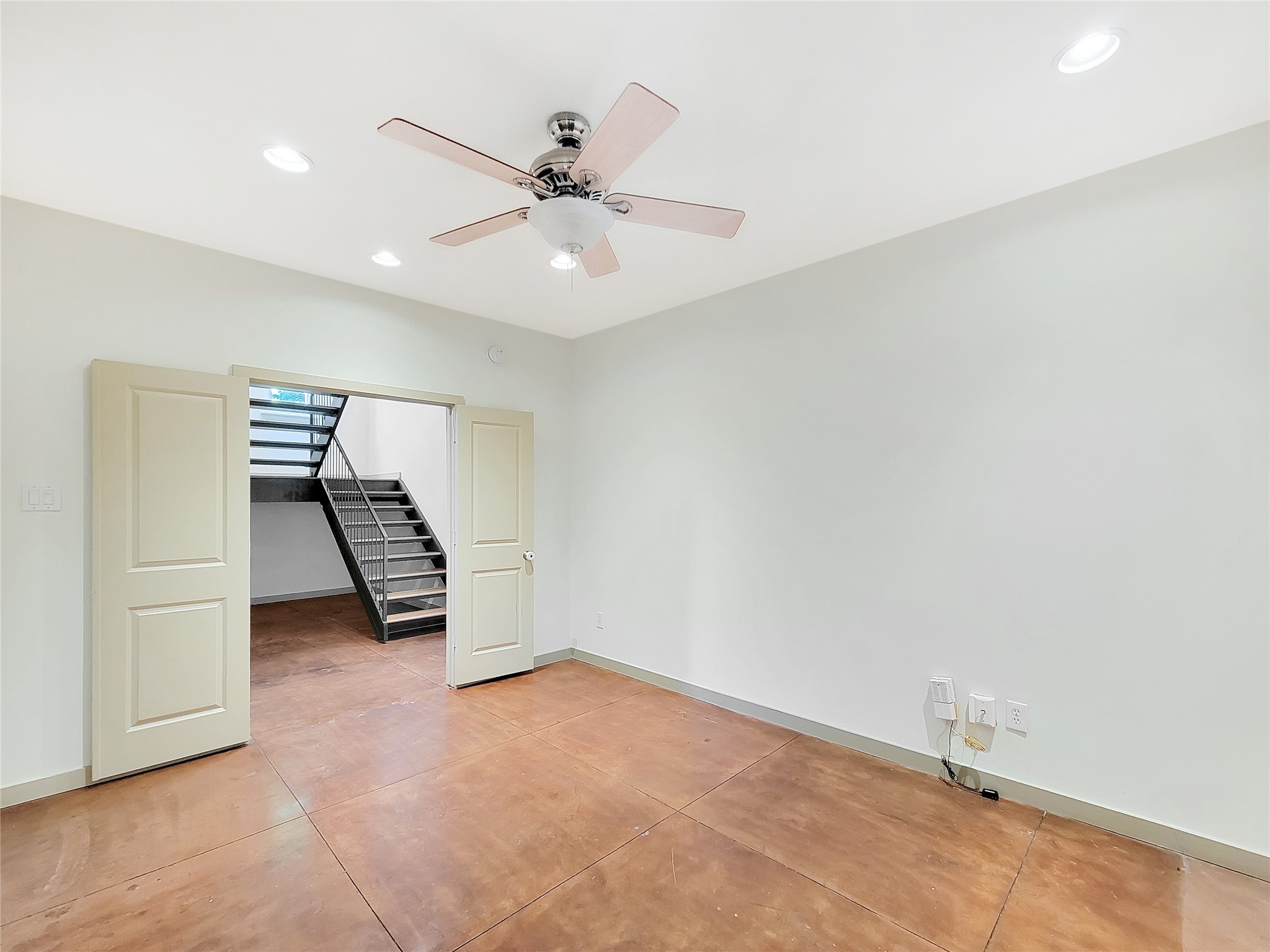 321 East 20th Street Houston, TX 77008 - Photo 3 of 36 The first floor suite has double doors and an ensuite bath.