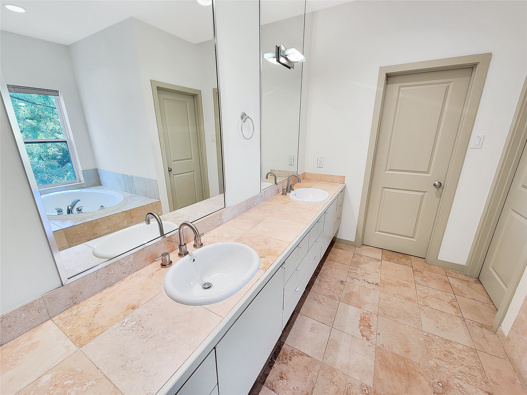 321 East 20th Street Houston, TX 77008 - Photo 31 of 36