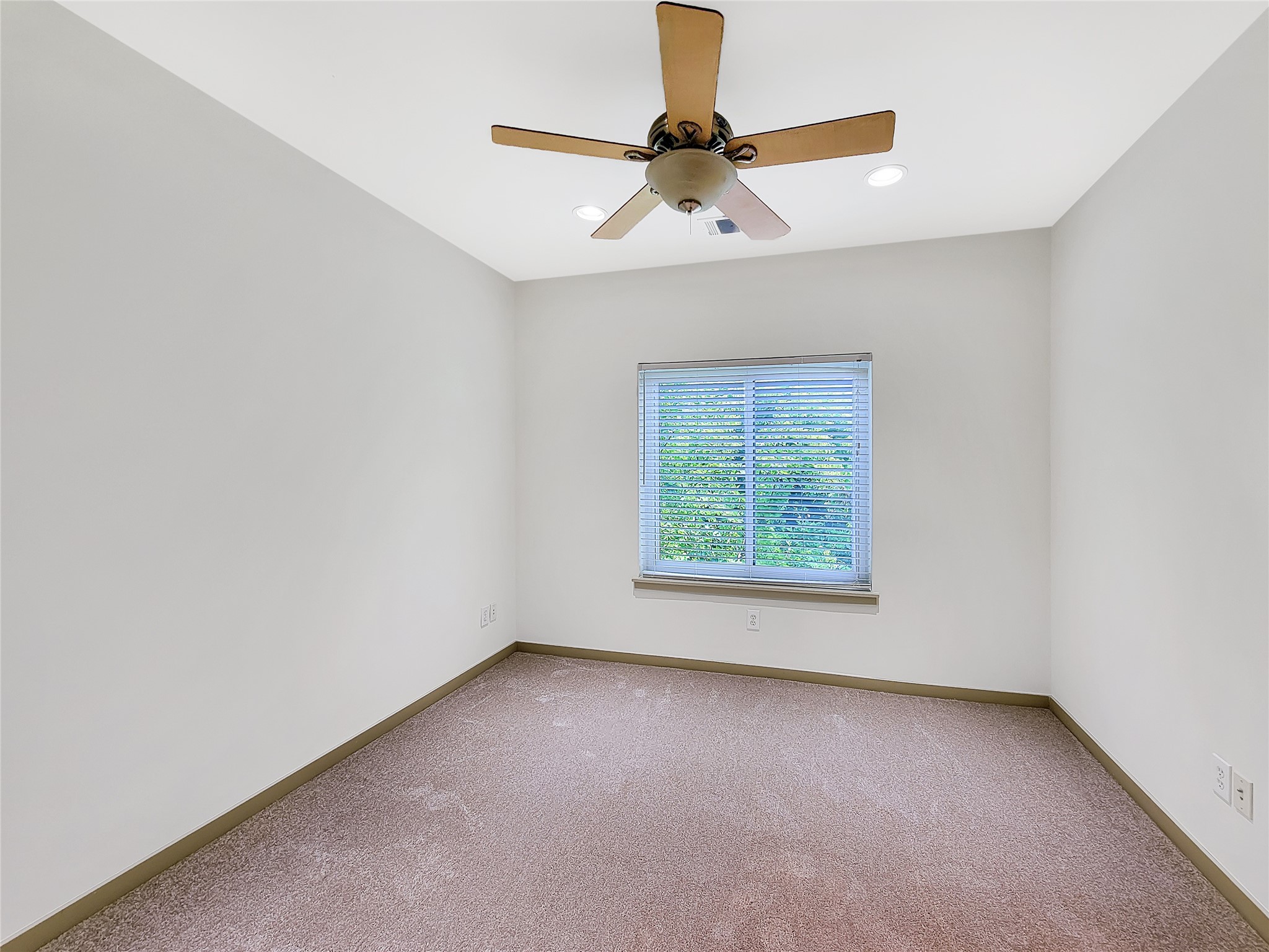321 East 20th Street Houston, TX 77008 - Photo 32 of 36 The second bedroom on the 3rd floor would make a great office if you're working from home.