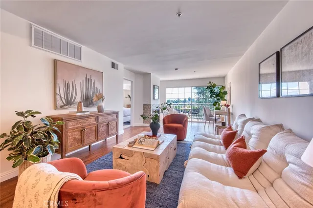 $499,000 | 4755 Templeton Street, Unit 2117, Los Angeles, CA 90032