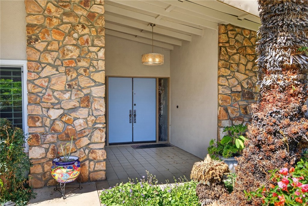 5305 Bardwell Avenue Riverside, CA 92506 - Photo 5 of 41