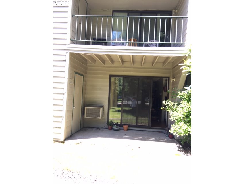 6745 Southwest Scholls Ferry Road, Unit 11 Beaverton, OR 97008 - Photo 4 of 17 Gallery Image 4