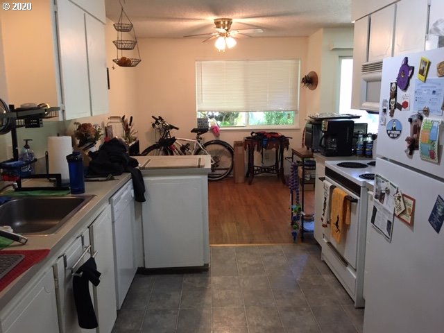 6745 Southwest Scholls Ferry Road, Unit 11 Beaverton, OR 97008 - Photo 8 of 17 Gallery Image 8