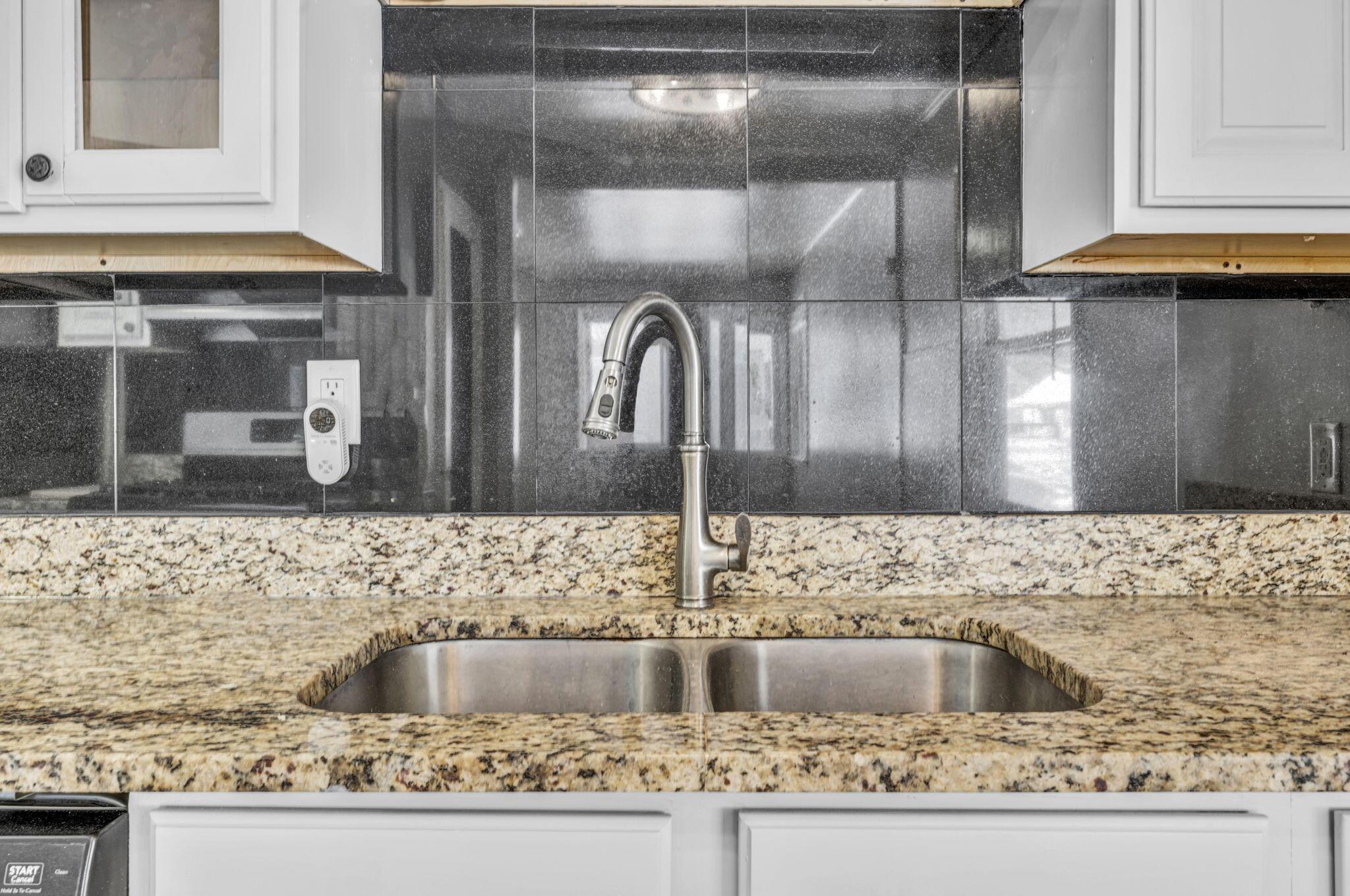 845 Exeter Road Columbus, OH 43213 - Photo 17 of 46 Kitchen