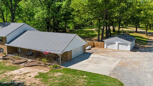 $445,000 | 2125 Swinnea Road, Nesbit, MS 38651