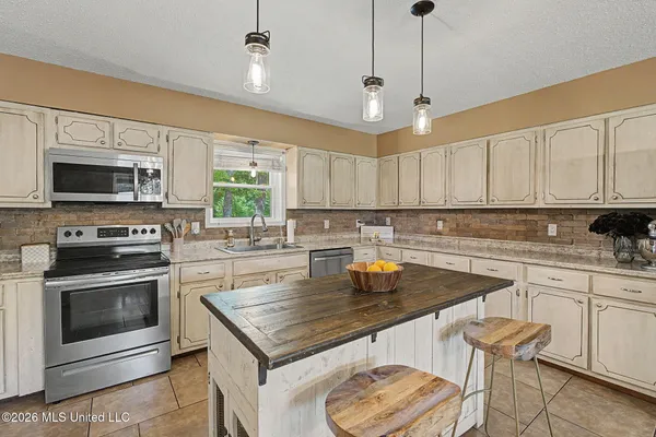 $445,000 | 2125 Swinnea Road, Nesbit, MS 38651
