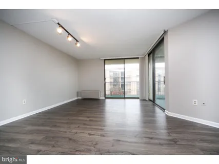 $2,300 | 666 West Germantown Pike, Unit 1620, Plymouth Meeting, PA 19462