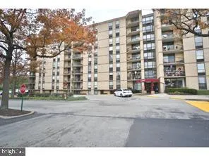 $2,300 | 666 West Germantown Pike, Unit 1620, Plymouth Meeting, PA 19462