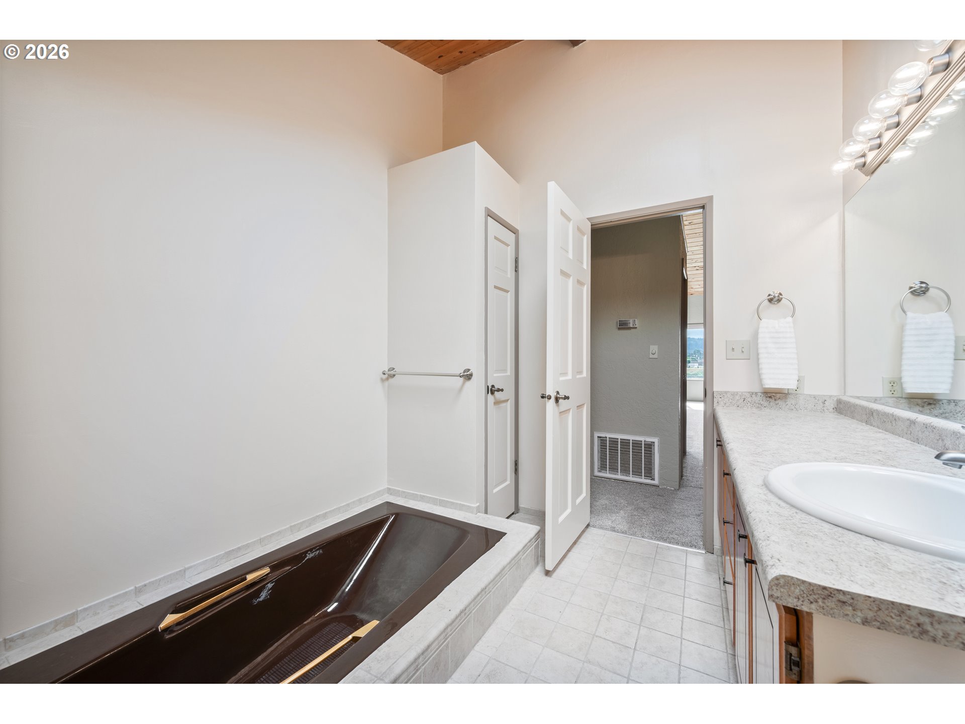 1310 River Road, Unit 2 Longview, WA 98632 - Photo 16 of 38 Gallery Image 16