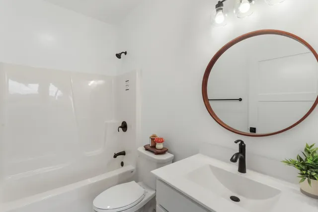 $2,695,000 | 5598 West Shore Drive, La Grange, WI 53121