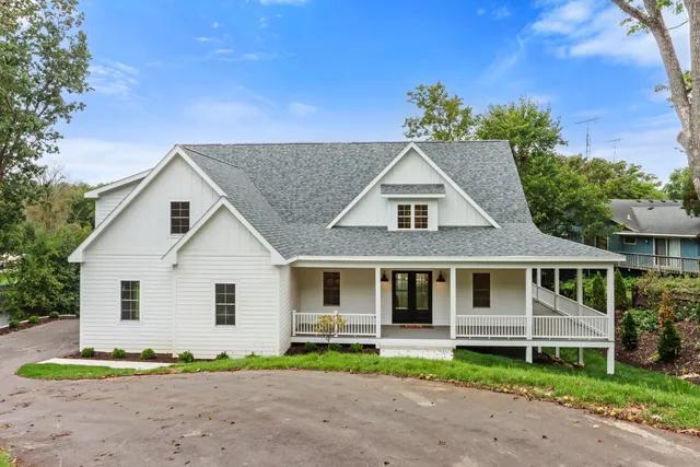 $2,695,000 | 5598 West Shore Drive, La Grange, WI 53121