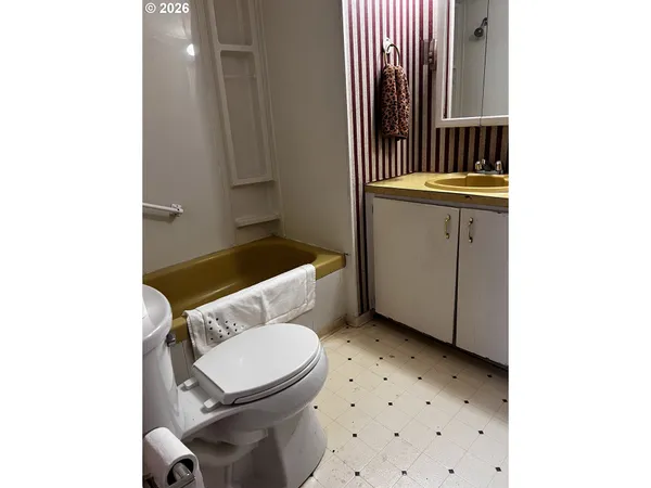 $46,000 | 1400 Candlelight Drive, Unit 162, Eugene, OR 97402